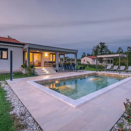 Casa vacanze Cozy In With Kitchen Barban